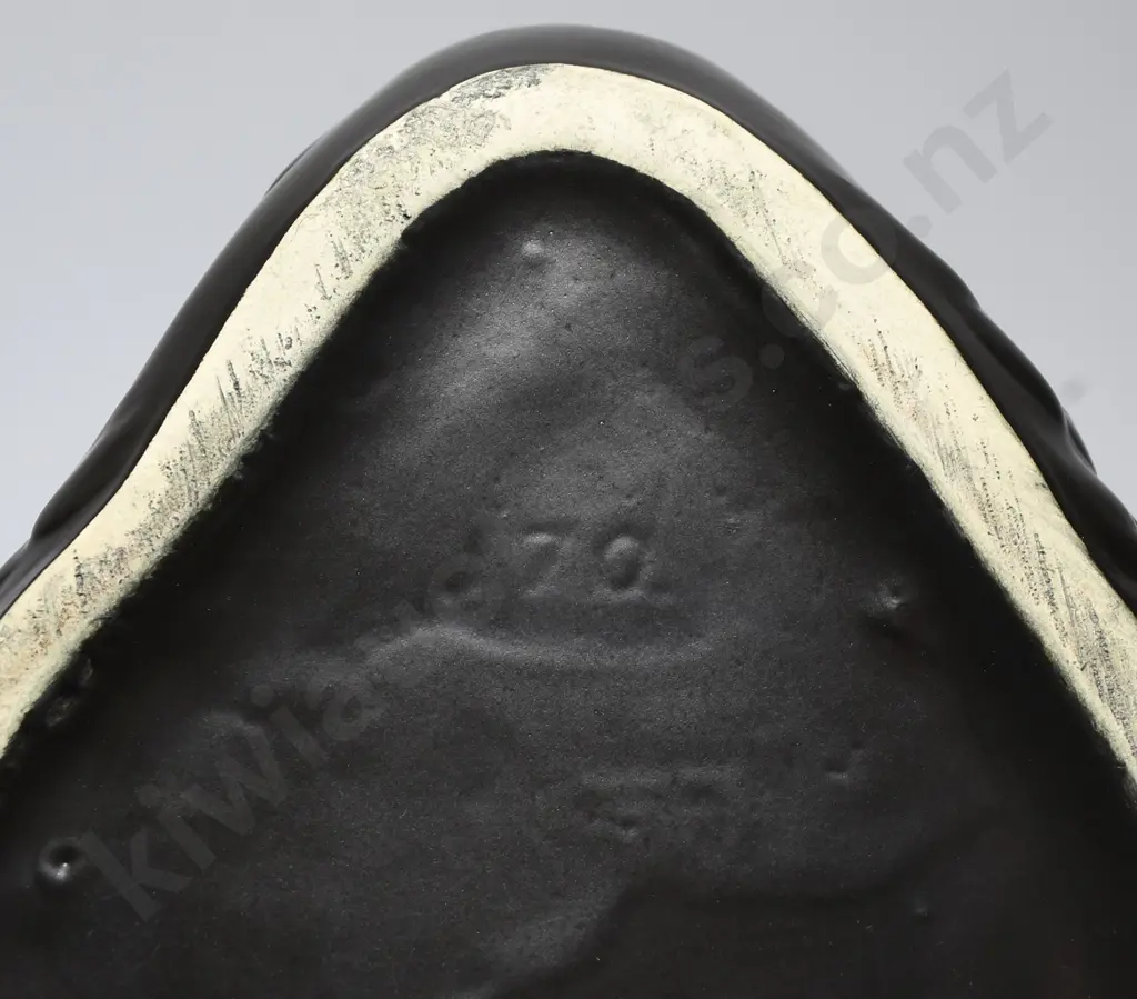 CROWN LYNN LARGE BLACK SWAN Image 1++