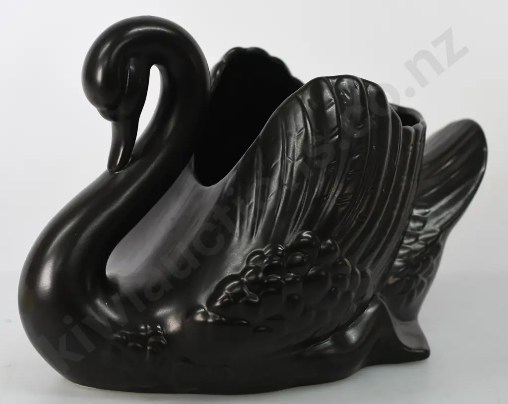 CROWN LYNN LARGE BLACK SWAN Image 1++