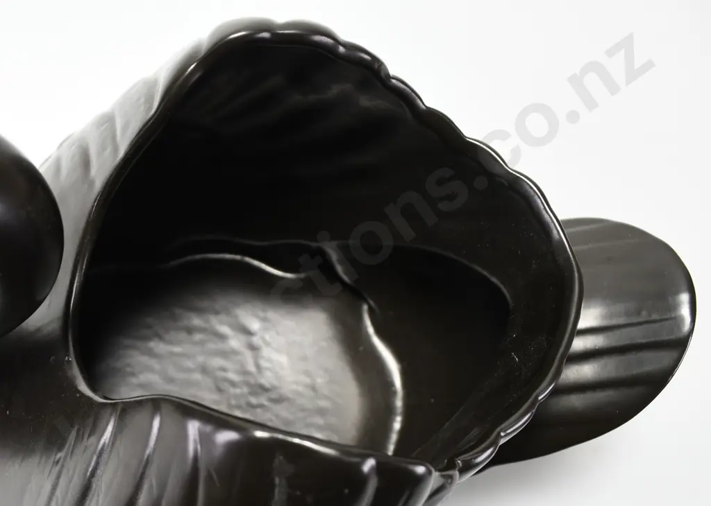 CROWN LYNN LARGE BLACK SWAN Image 1++