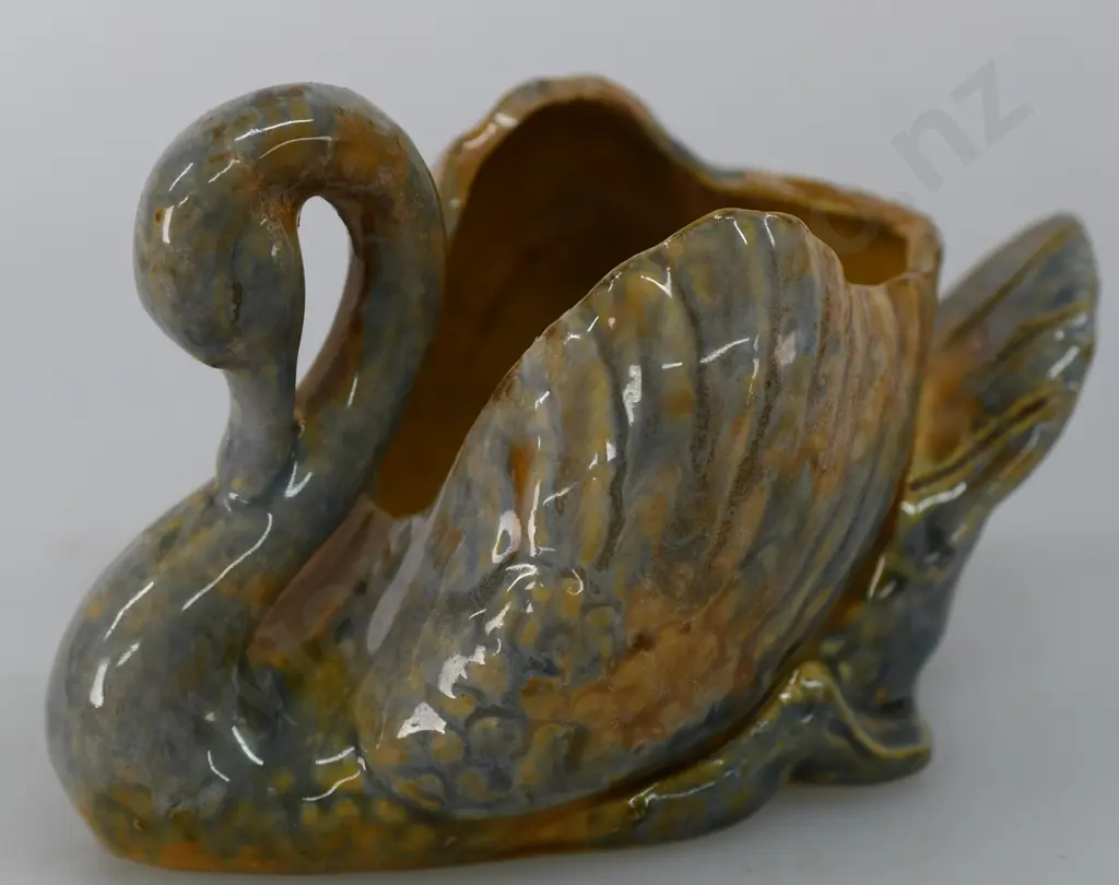 CROWN LYNN/AMBRICO TRICKLE GLAZE SMALL SWAN Image 1++