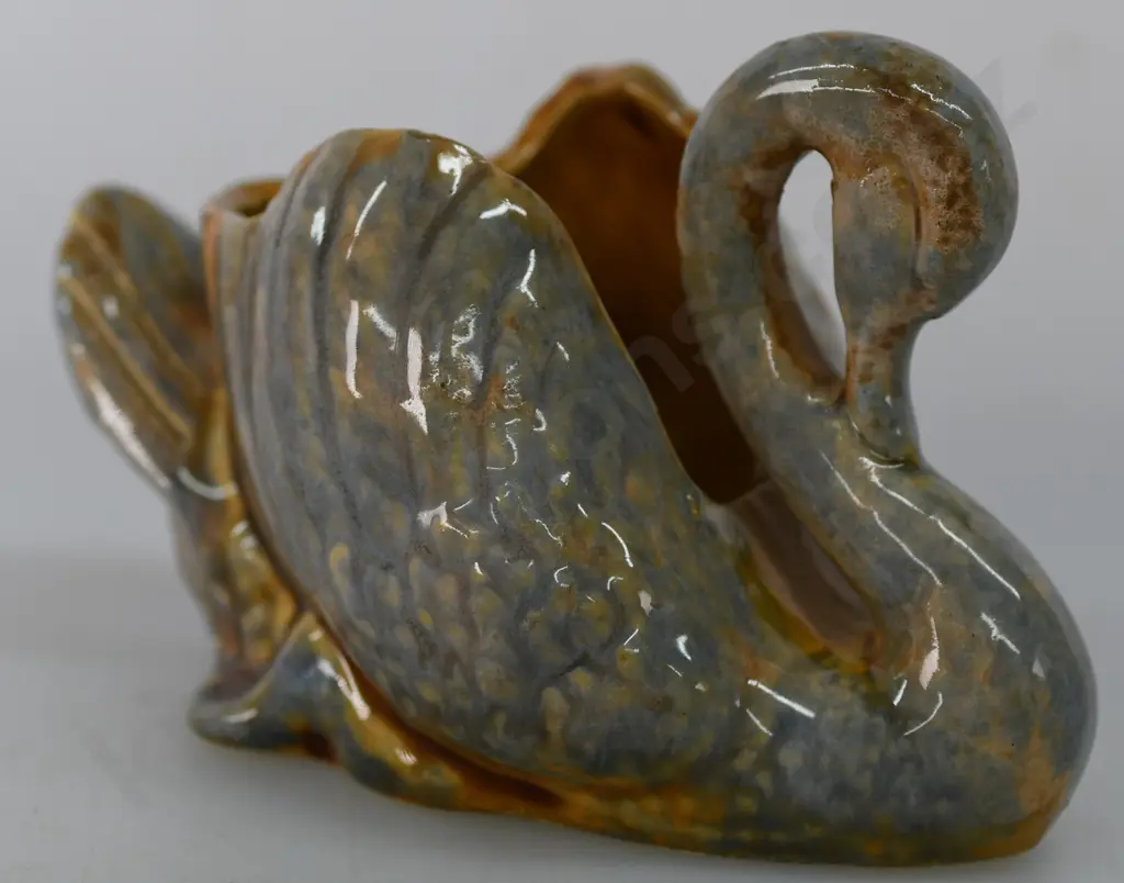 CROWN LYNN/AMBRICO TRICKLE GLAZE SMALL SWAN Image 1++