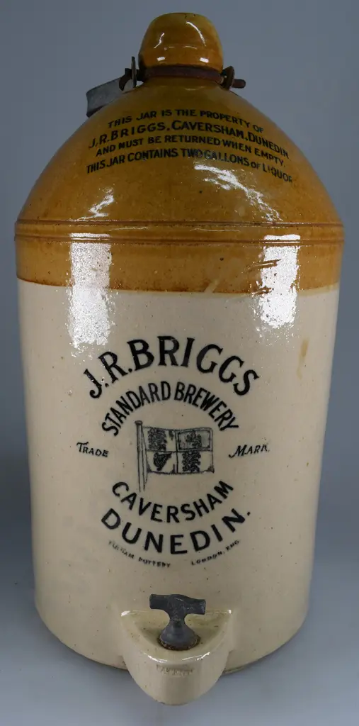BRIGGS DUNEDIN STONE JAR Image 1++