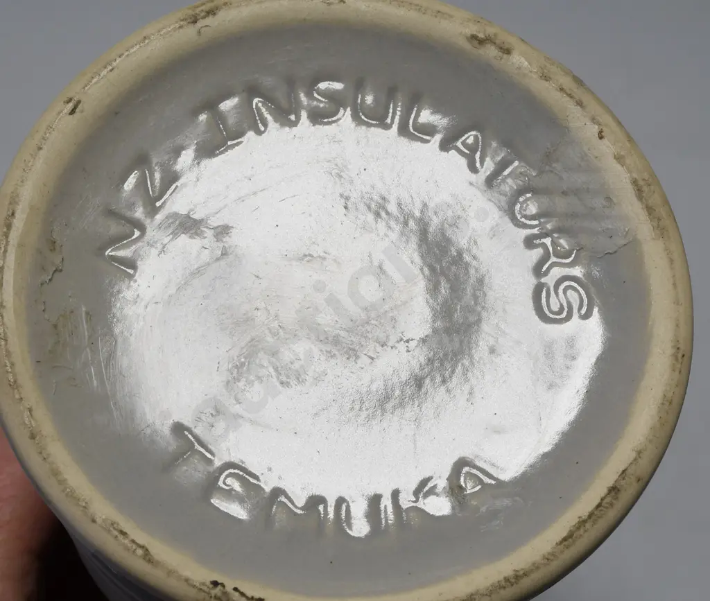 NZ INSULATORS TEMUKA, INSULATOR BOTTLE/DECANTER Image 1++