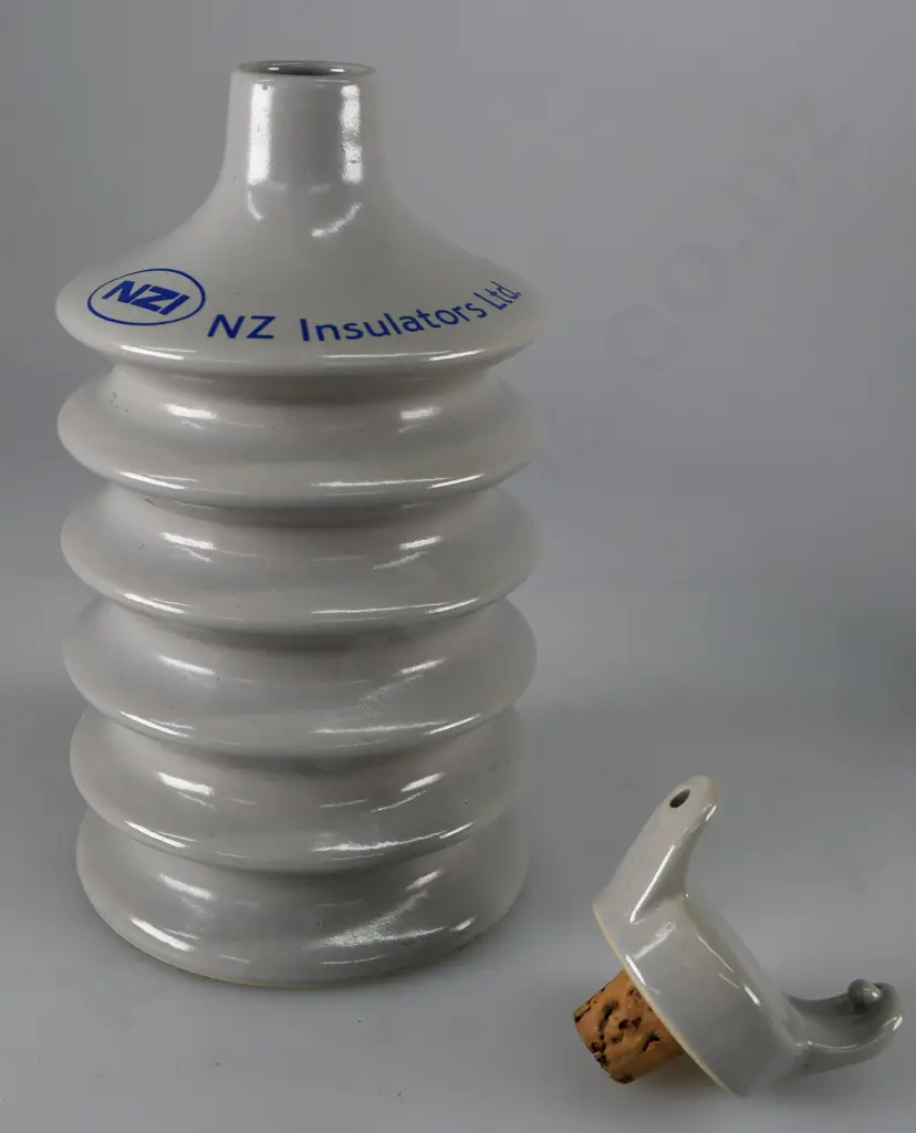 NZ INSULATORS TEMUKA, INSULATOR BOTTLE/DECANTER Image 1++