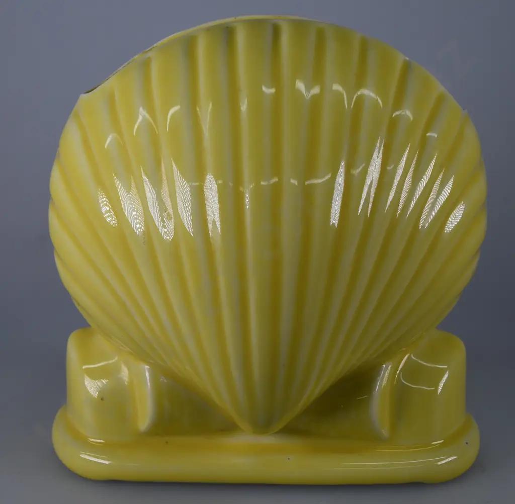 TEMUKA WARE YELLOW SHELL VASE Image 1++