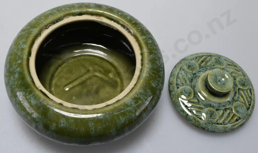 TEMUKA WARE LIDDED TRINKET POT Image 1++