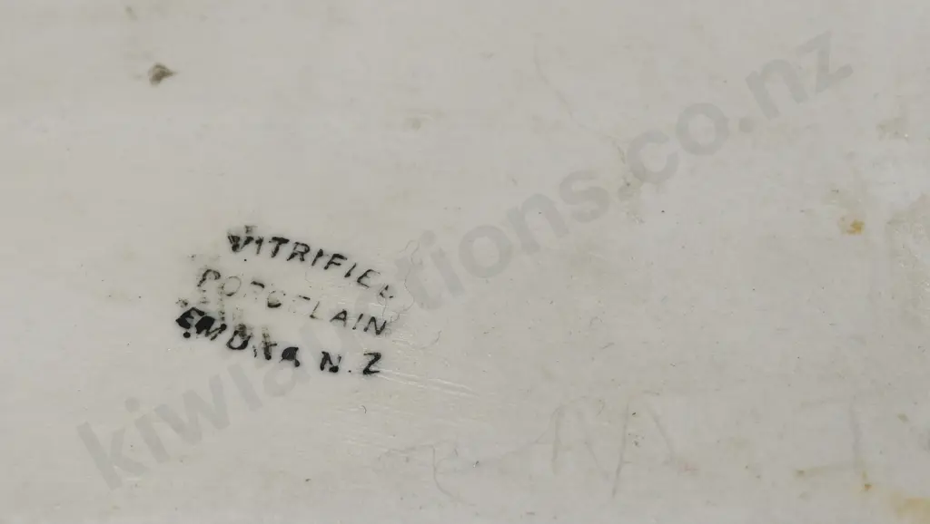 TEMUKA WARE WHITE GLOSS SHELL VASE Image 1++