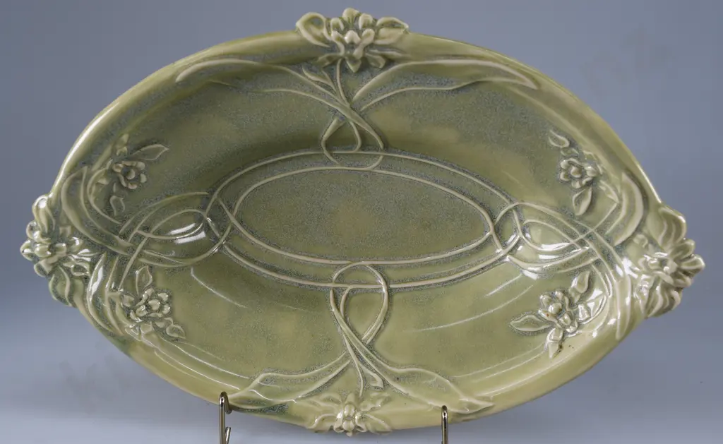 TEMUKA WARE DECO STYLE DISH LIGHT GREEN Image 1++