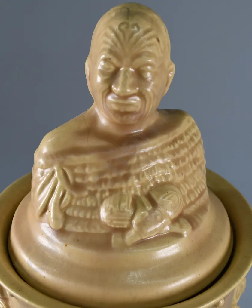 TEMUKA MAORI THEMED TOBACCO JAR LIGHT BEIGE Image 1++