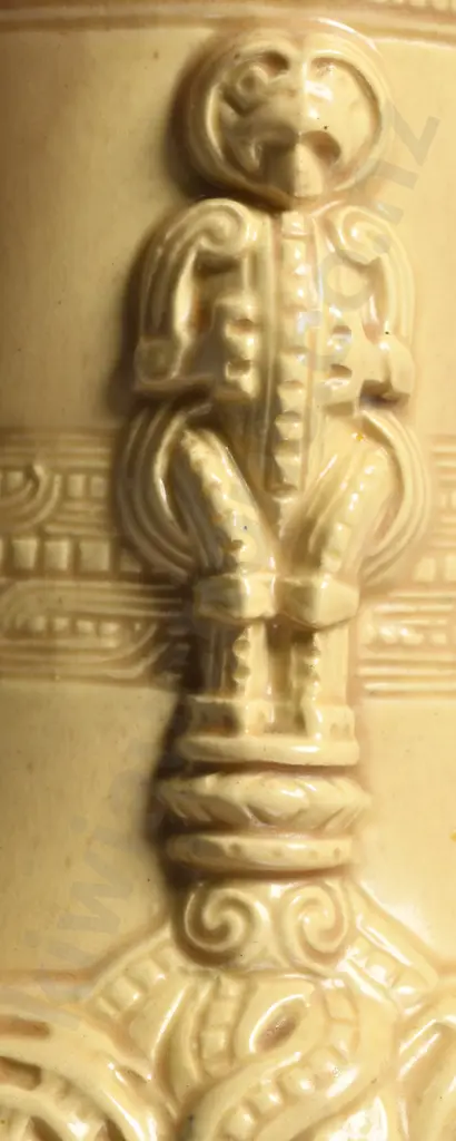 TEMUKA MAORI THEMED TOBACCO JAR LIGHT BEIGE Image 1++