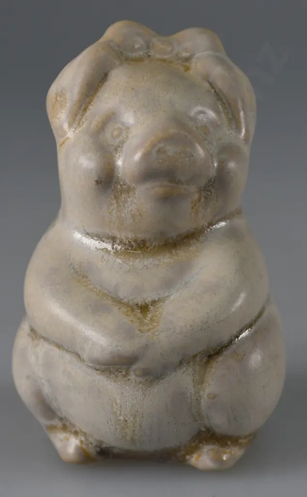 TEMUKA WARE PIGLET WITH BOWTIE Image 1++