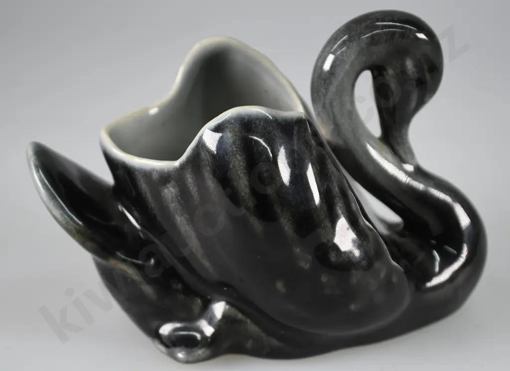 TEMUKA POTTERY SMALL SWAN Image 1++