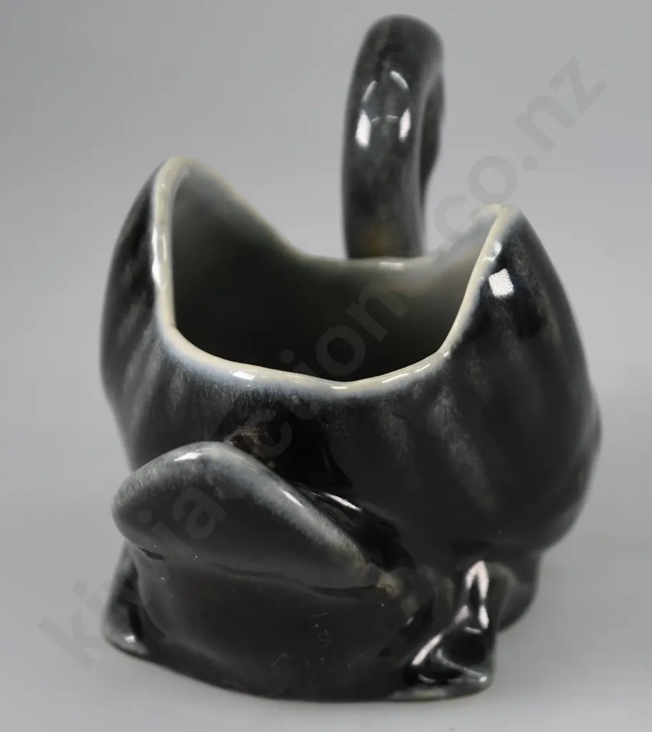 TEMUKA POTTERY SMALL SWAN Image 1++