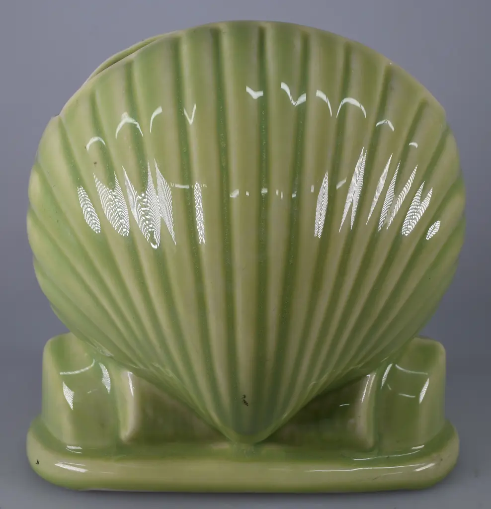 TEMUKA WARE LIGHT GREEN  SHELL VASE Image 1++