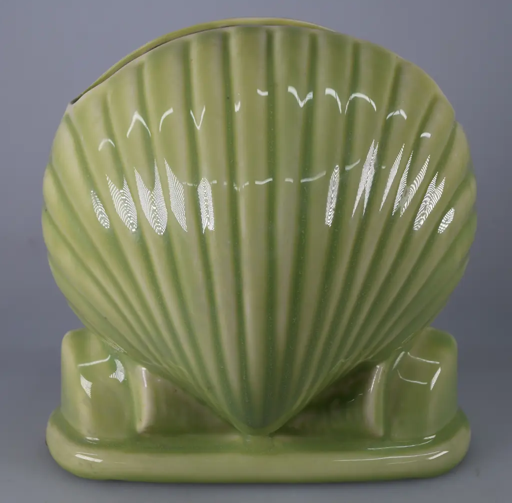 TEMUKA WARE LIGHT GREEN  SHELL VASE Image 1++