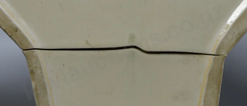 TEMUKA WARE POTTERY WALL POCKET Image 1++
