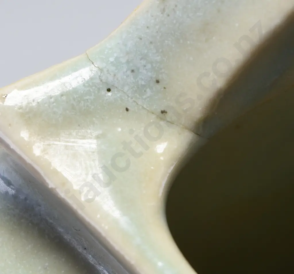 TEMUKA WARE POTTERY WALL POCKET Image 1++