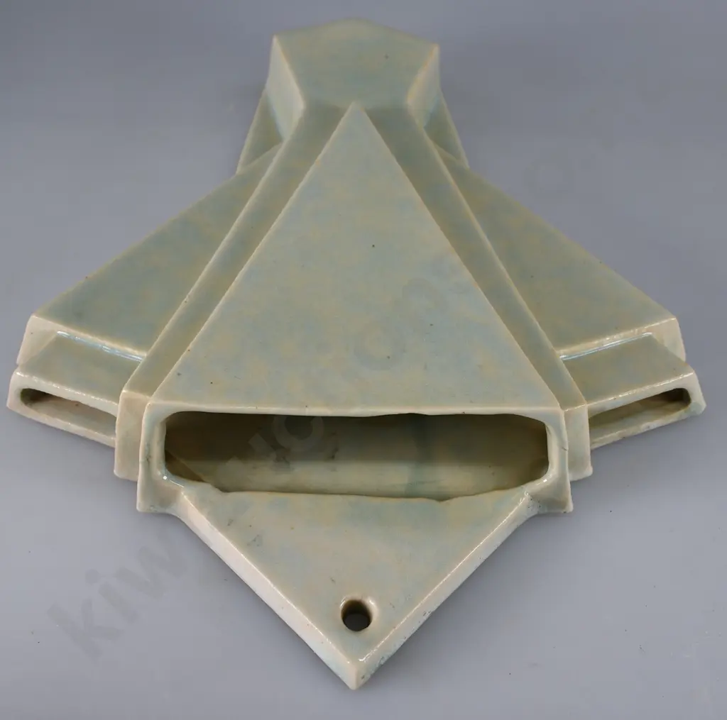 TEMUKA WARE POTTERY WALL POCKET Image 1++