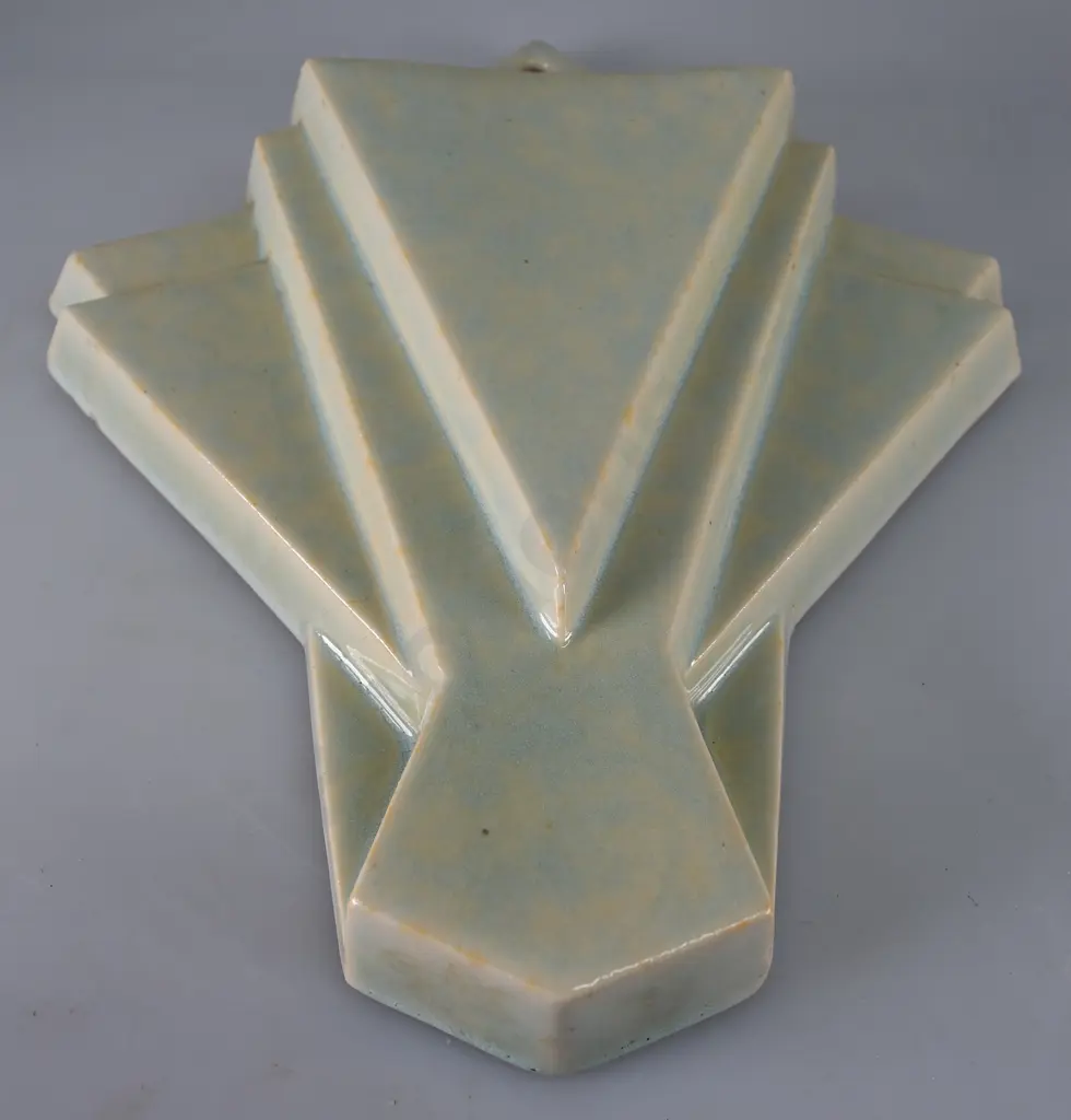 TEMUKA WARE POTTERY WALL POCKET Image 1++