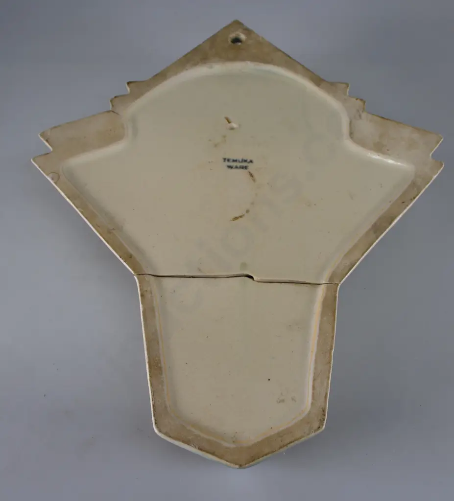 TEMUKA WARE POTTERY WALL POCKET Image 1++