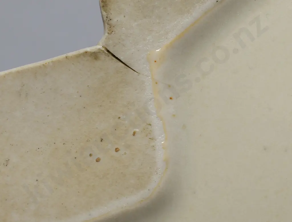 TEMUKA WARE POTTERY WALL POCKET Image 1++