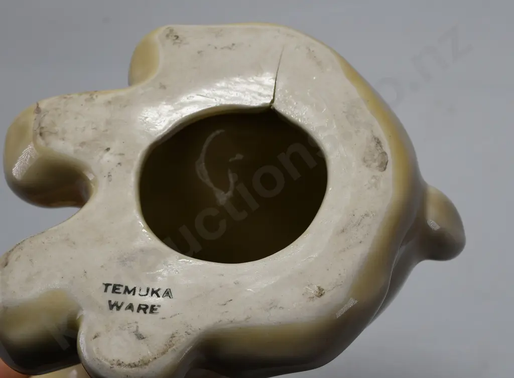 TEMUKA POTTERY FLOPPY EARED PUPPY DOG Image 1++