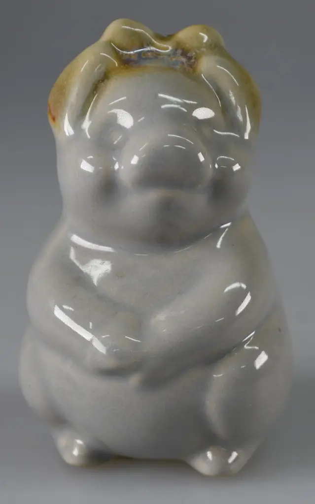 TEMUKA WARE PIGLET WITH BOWTIE Image 1++