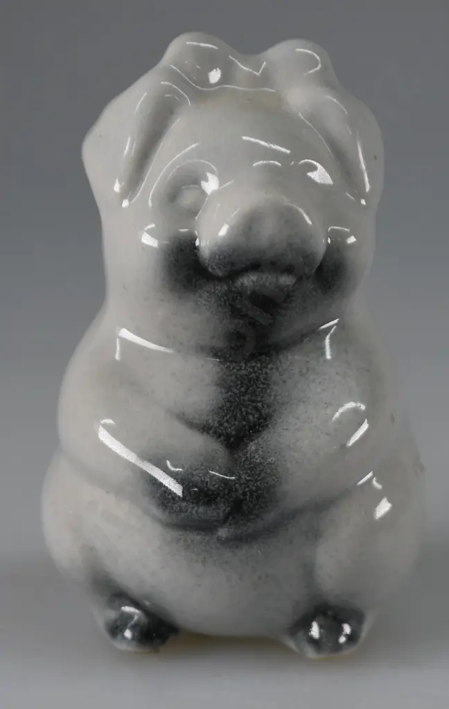 TEMUKA WARE PIGLET WITH BOWTIE Image 1++
