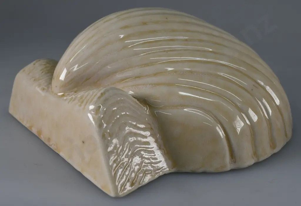TEMUKA WARE OATMEAL WALL POCKET SHELL VASE Image 1++