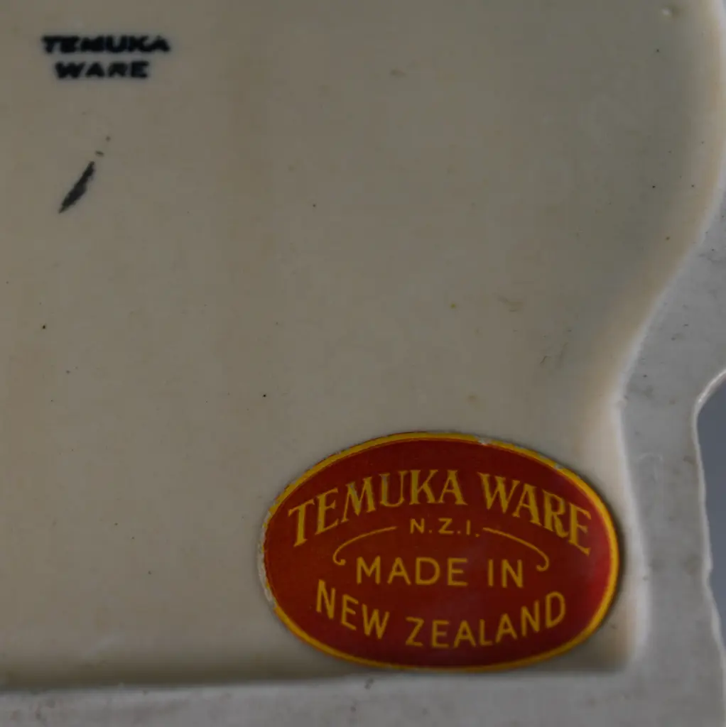 TEMUKA WARE OATMEAL WALL POCKET SHELL VASE Image 1++