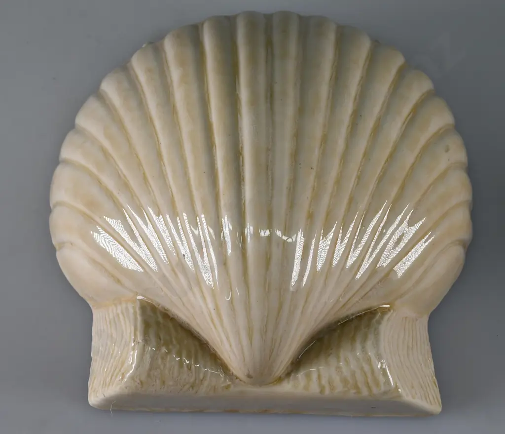 TEMUKA WARE OATMEAL WALL POCKET SHELL VASE Image 1++
