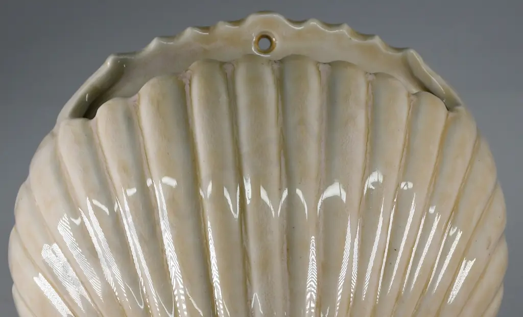 TEMUKA WARE OATMEAL WALL POCKET SHELL VASE Image 1++