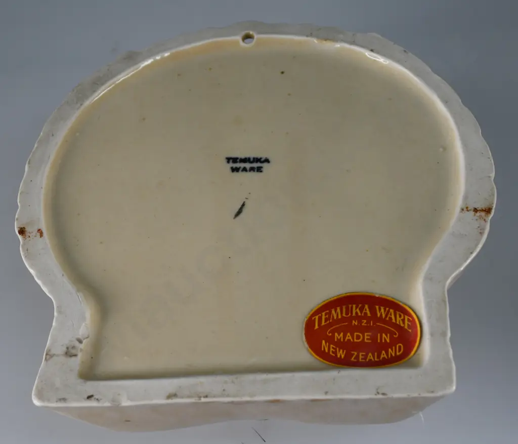 TEMUKA WARE OATMEAL WALL POCKET SHELL VASE Image 1++
