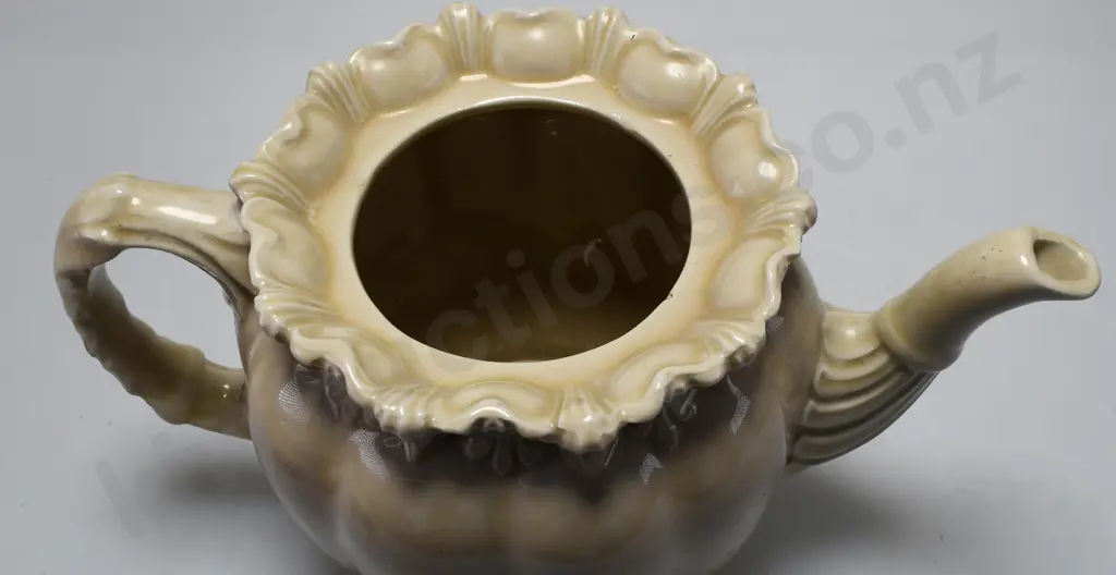 TEMUKA WARE TEAPOT PALE BEIGE Image 1++