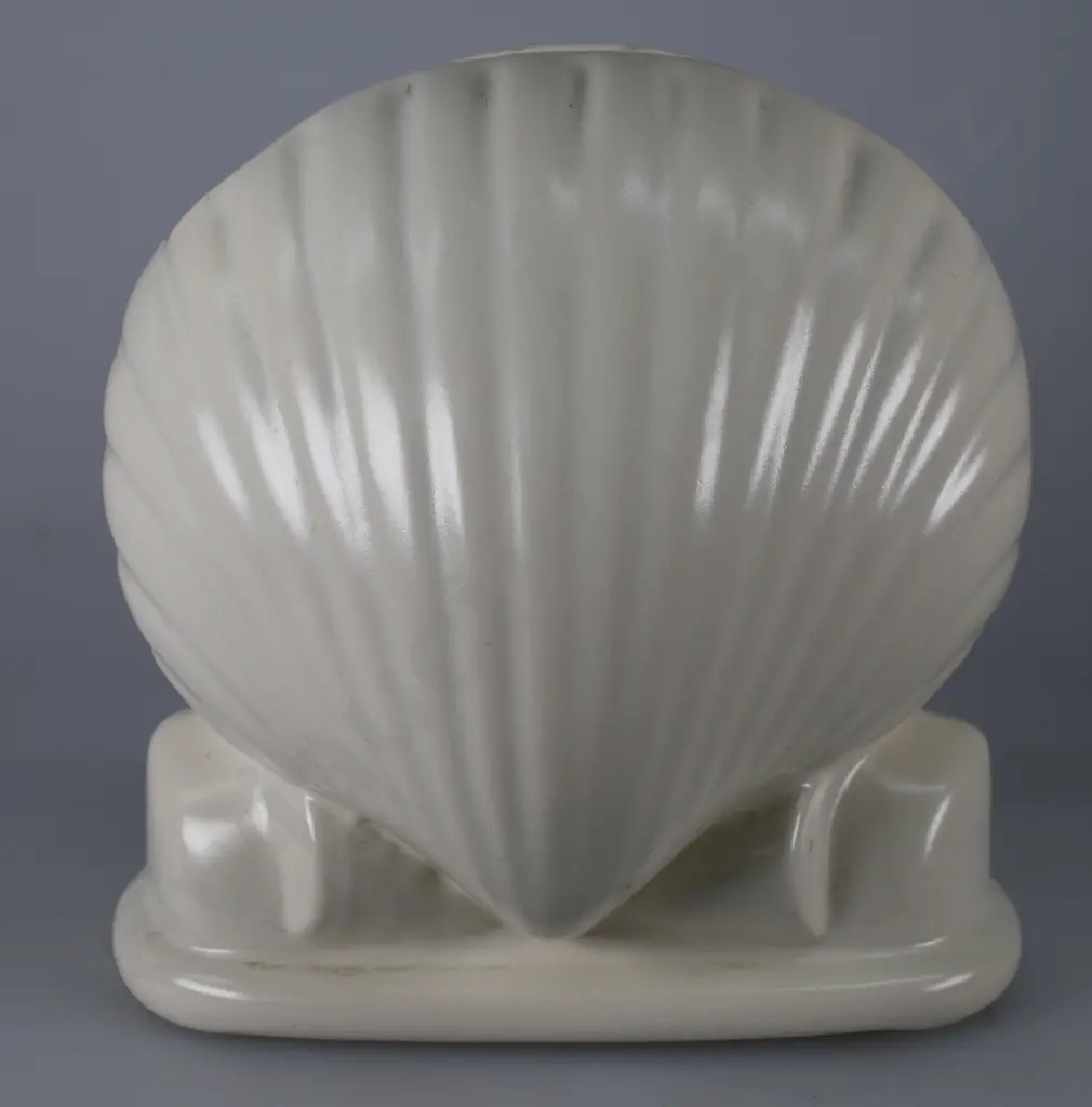 TEMUKA WARE GLOSS WHITE  SHELL VASE Image 1++