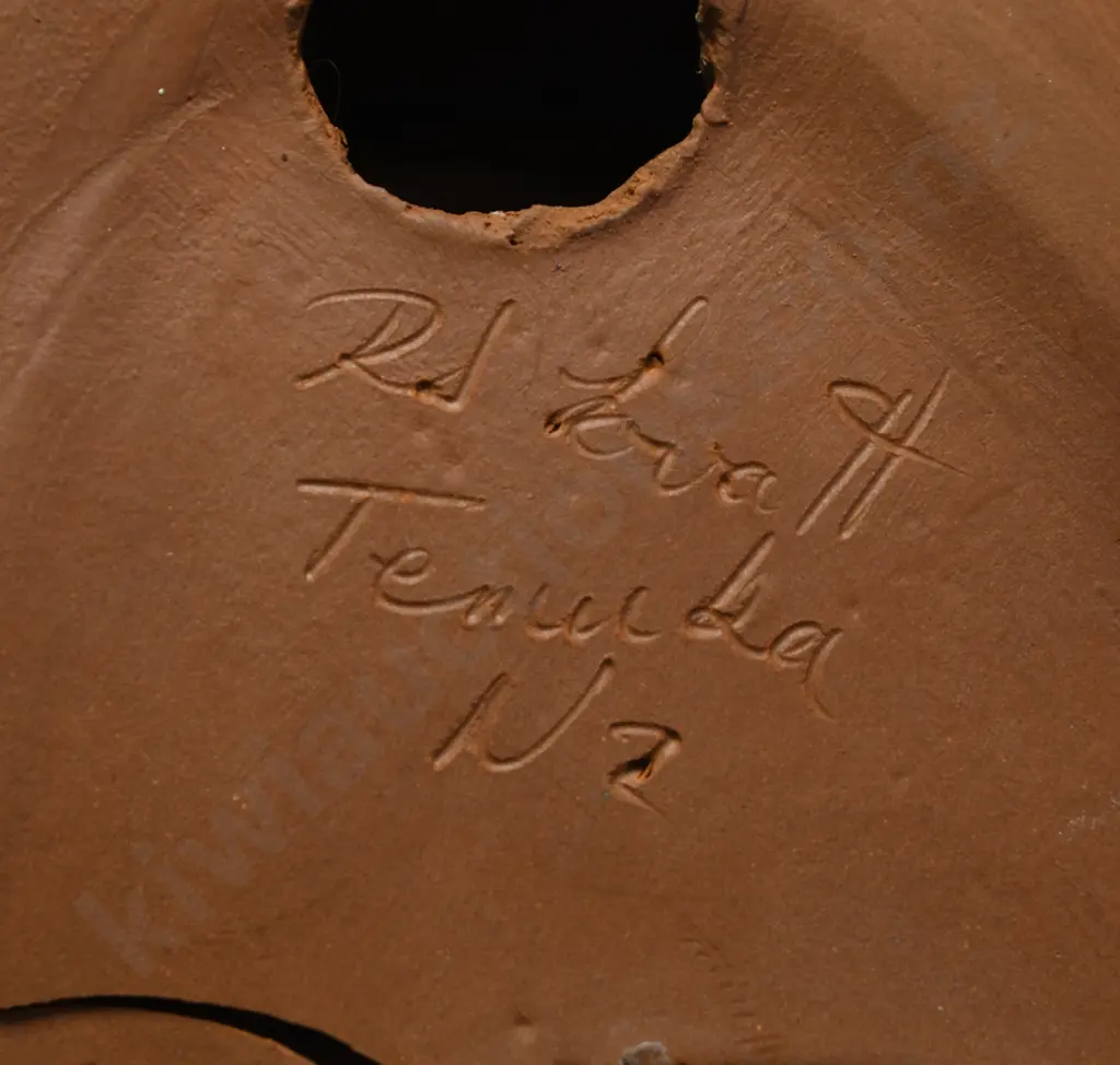LOVATT TEMUKA POTTERY BUST OF POMARE Image 1++