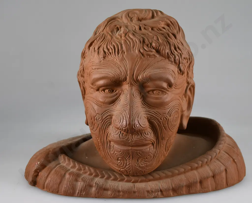LOVATT TEMUKA POTTERY BUST OF POMARE Image 1++