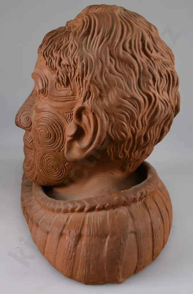 LOVATT TEMUKA POTTERY BUST OF POMARE Image 1++