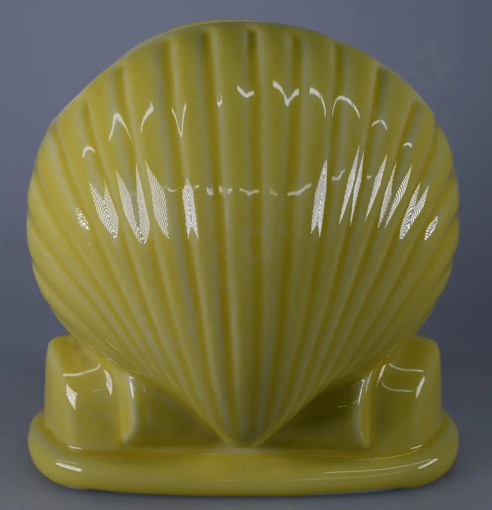 TEMUKA WARE YELLOW SHELL VASE Image 1++
