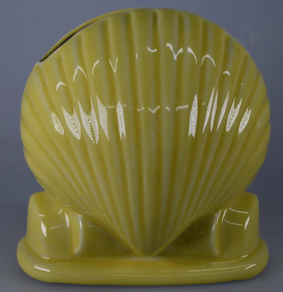 TEMUKA WARE YELLOW SHELL VASE Image 1++