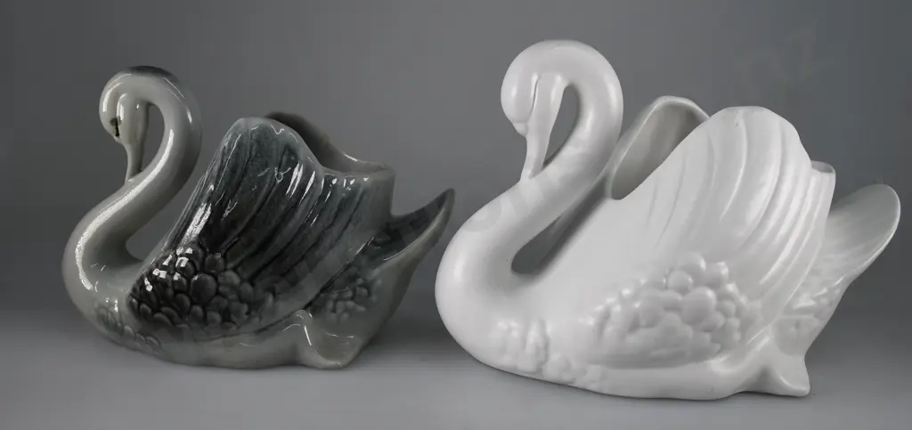 TEMUKA POTTERY LARGE SWAN Image 1++