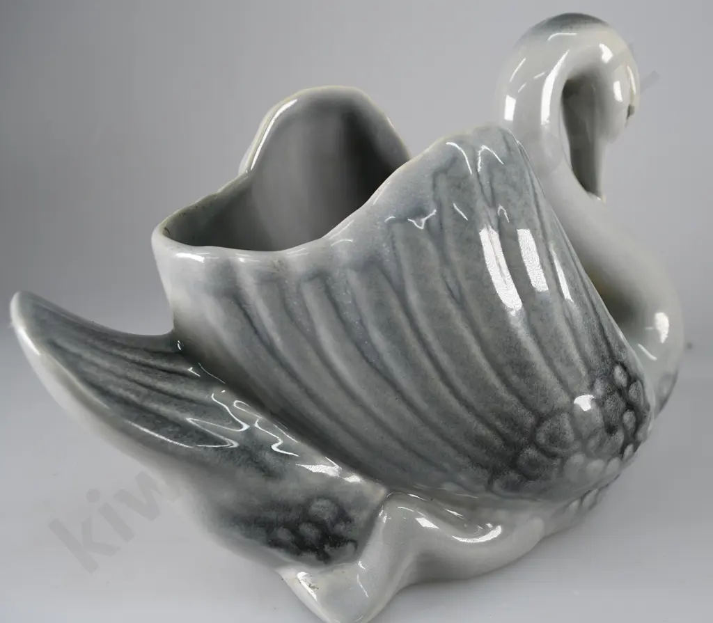 TEMUKA POTTERY LARGE SWAN Image 1++