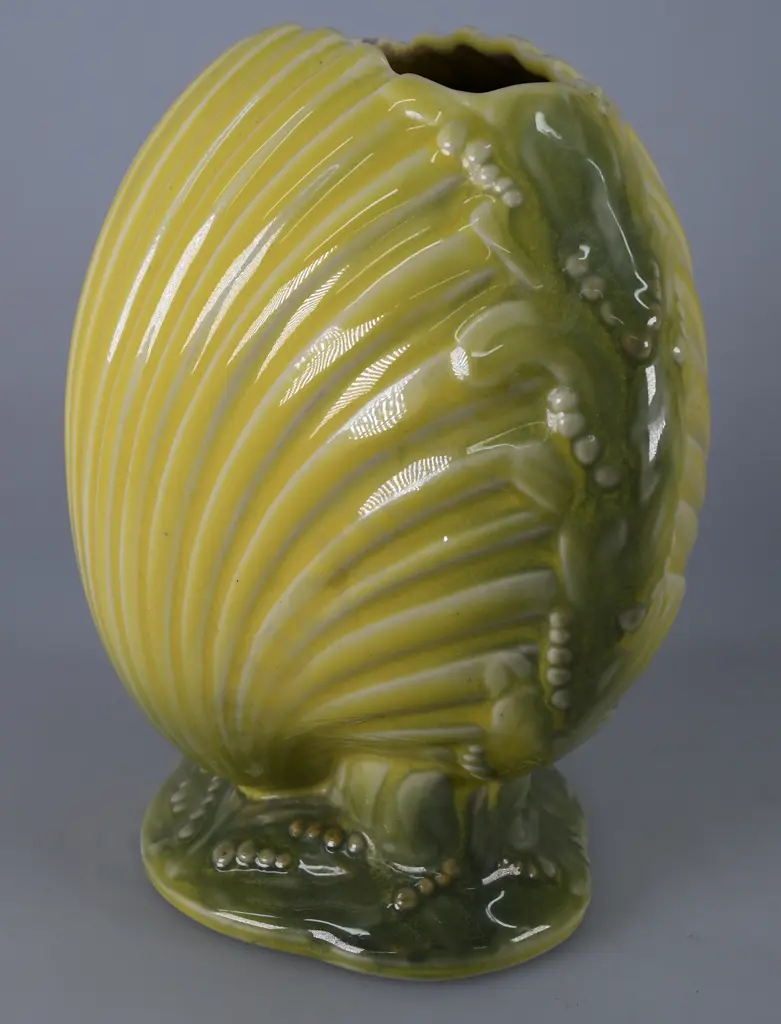 TEMUKA YELLOW GREEN SEAWEED SHELL VASE Image 1++