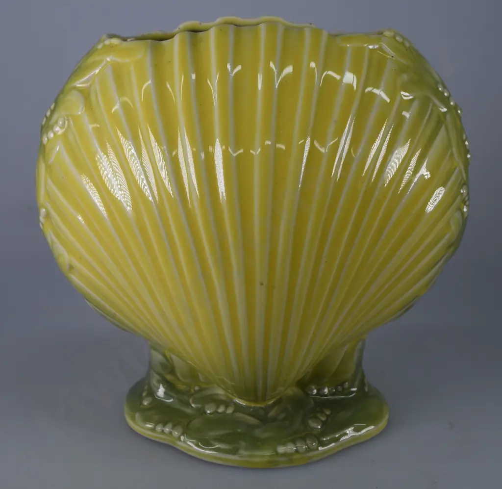 TEMUKA YELLOW GREEN SEAWEED SHELL VASE Image 1++