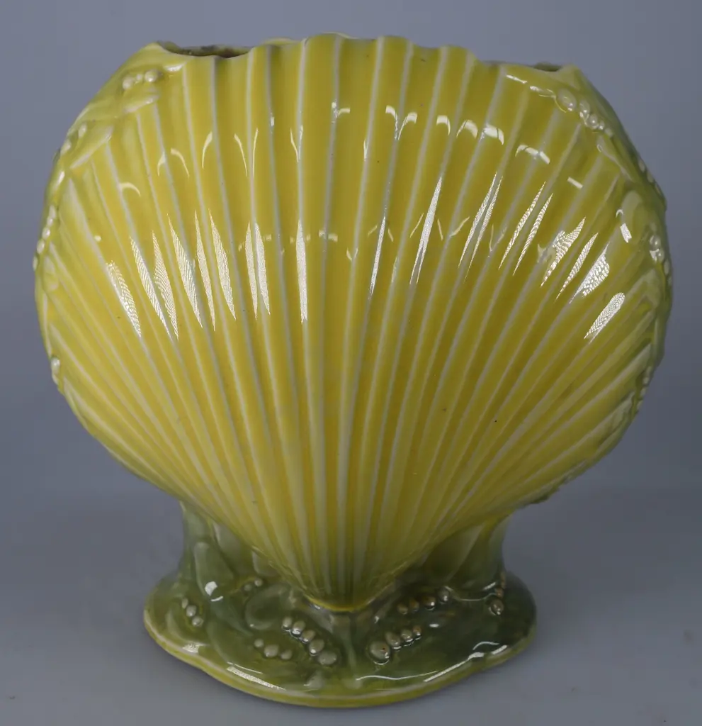 TEMUKA YELLOW GREEN SEAWEED SHELL VASE Image 1++