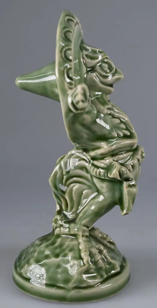 TEMUKA GREEN PANCHO FIGURE Image 1++