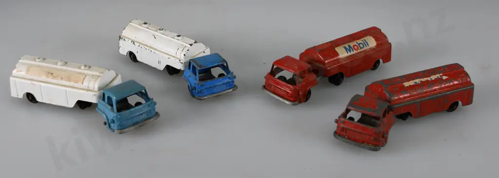 FUN HO BEDFORD ARTICULATED TANKERS Image 1++