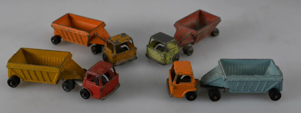 FUN HO MIDGET FORD SAND DUMPERS Image 1++