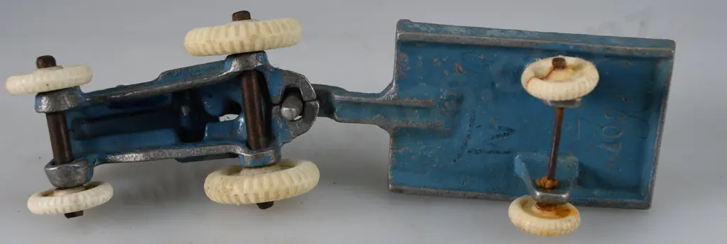 FUN HO SMALL TRACTORS WITH TRAILERS Image 1++