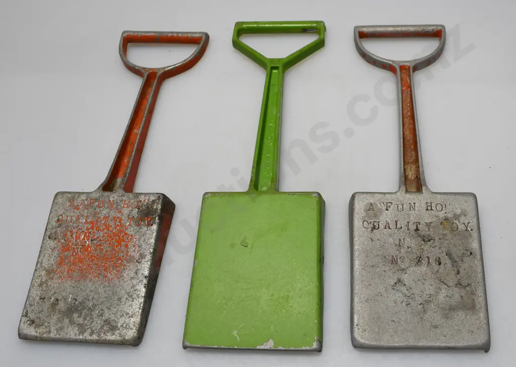 FUN HO ALUMINIUM SHOVELS/SPADES Image 1++